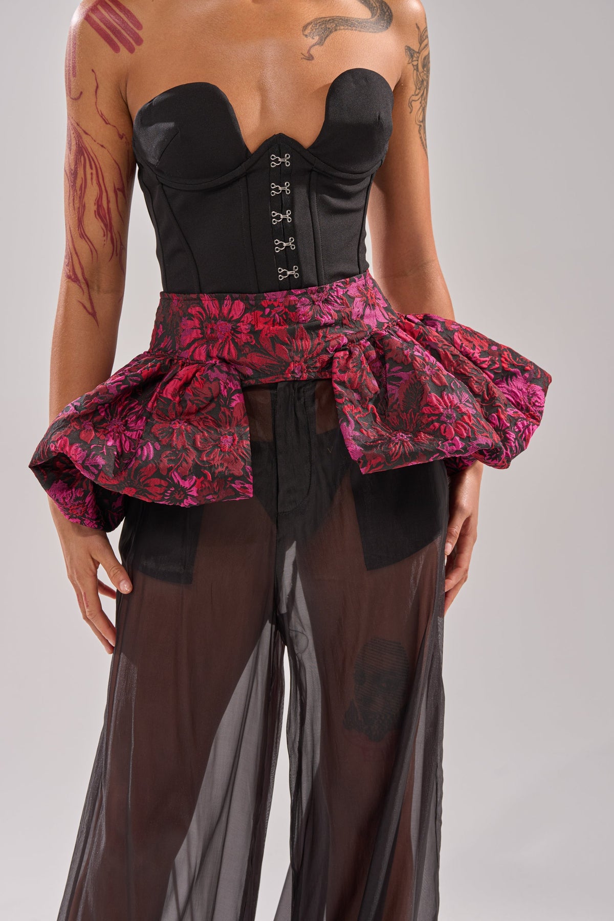 NIGHTLY FLORAL PEPLUM BELT