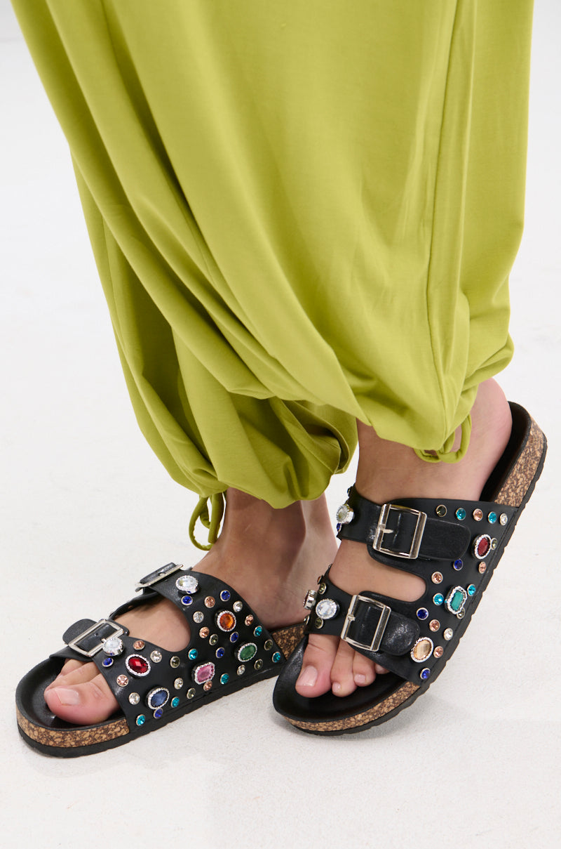 AKIRA BAYLEAVES SLIP ON BLACK SANDAL