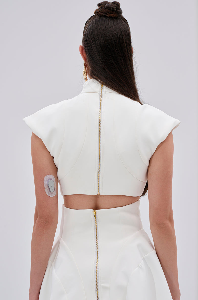 THINK ABOUT ME SLEEVELESS BLOUSE IN WHITE