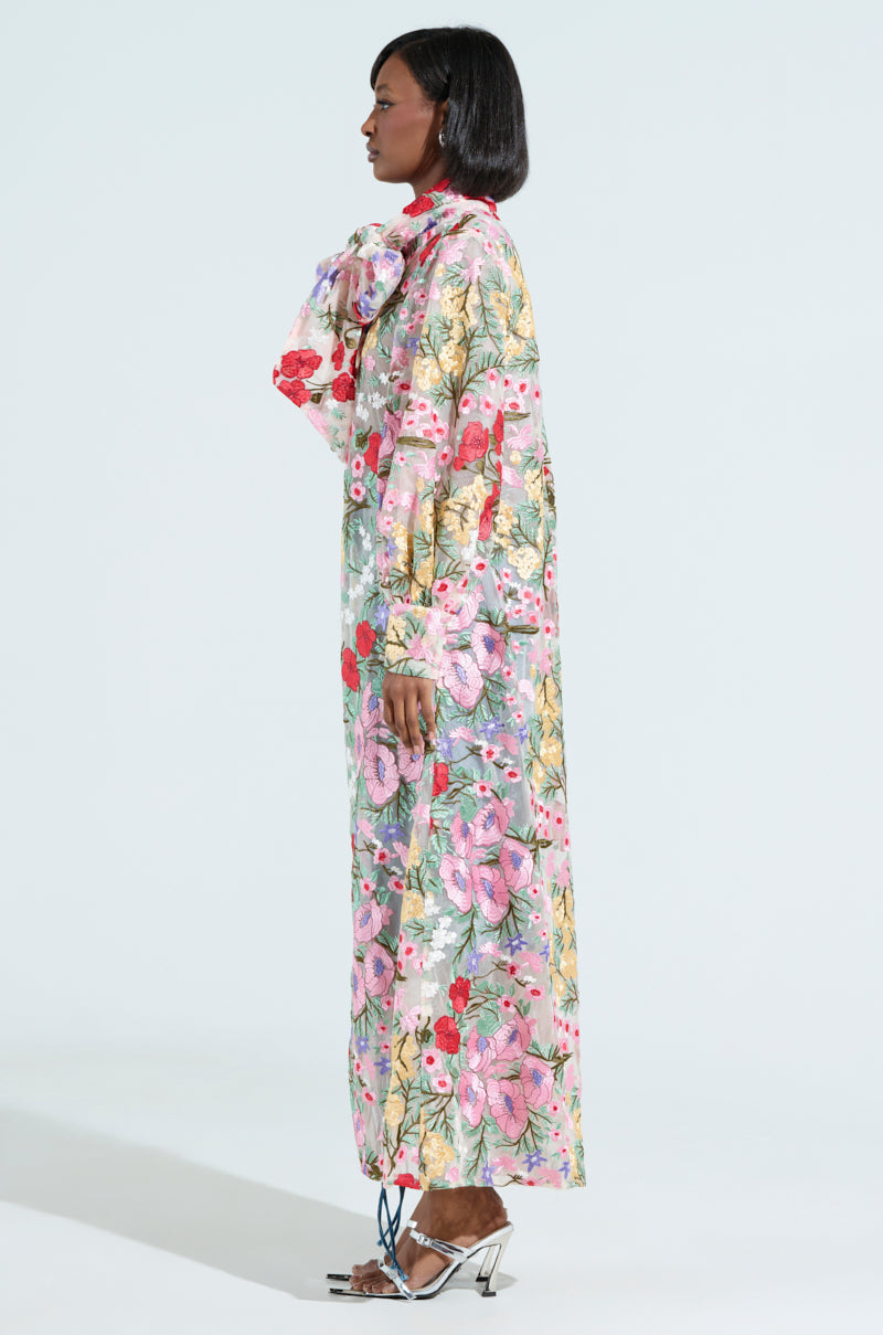 GARDEN PARTY FLORAL APPLIQUE LONG BLOUSE