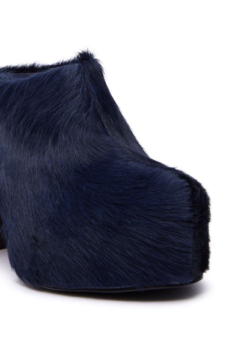 AZALEA WANG GOLDING NAVY PONY HAIR CHUNKY PUMP