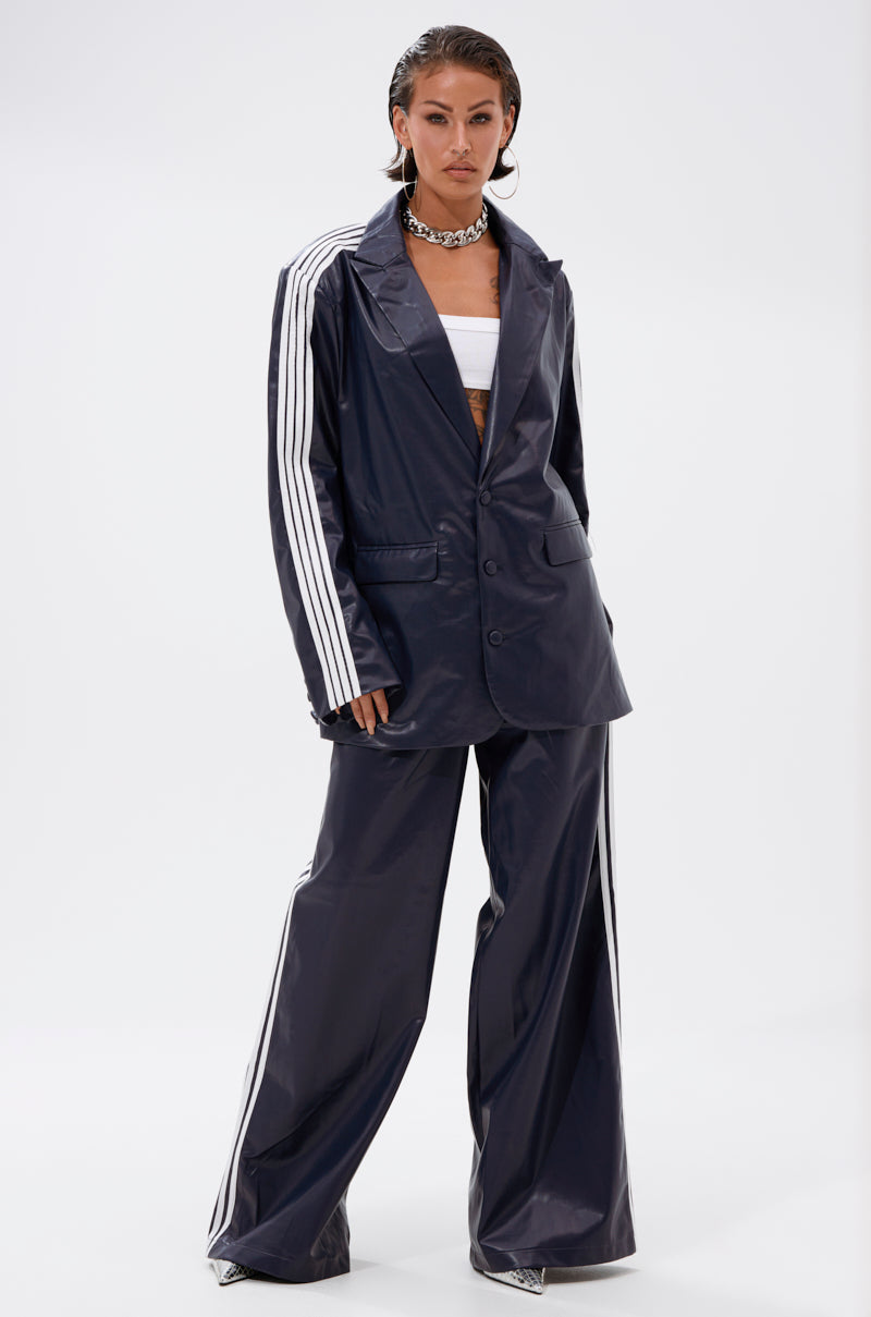 DAYTIME LOVIN OVERSIZED BLAZER IN NAVY