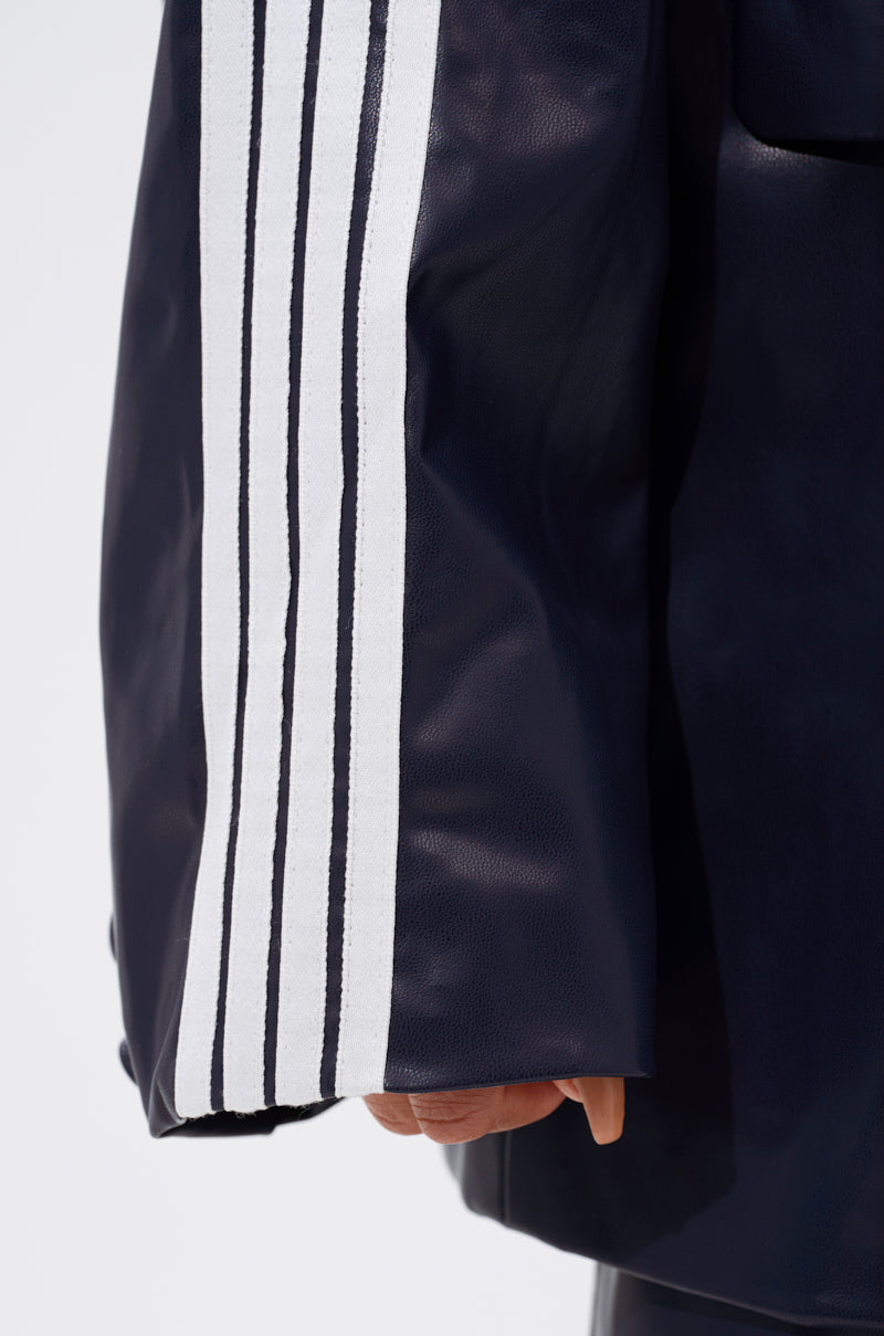 DAYTIME LOVIN OVERSIZED BLAZER IN NAVY