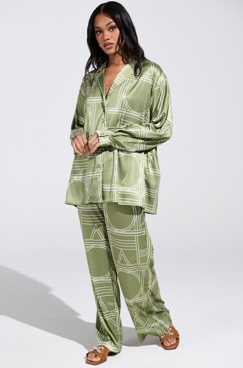 MIXED FEELINGS BUTTON DOWN TOP