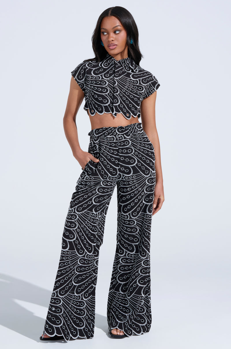 SET YOU FREE CROP WOVEN BLACK MULTI TOP