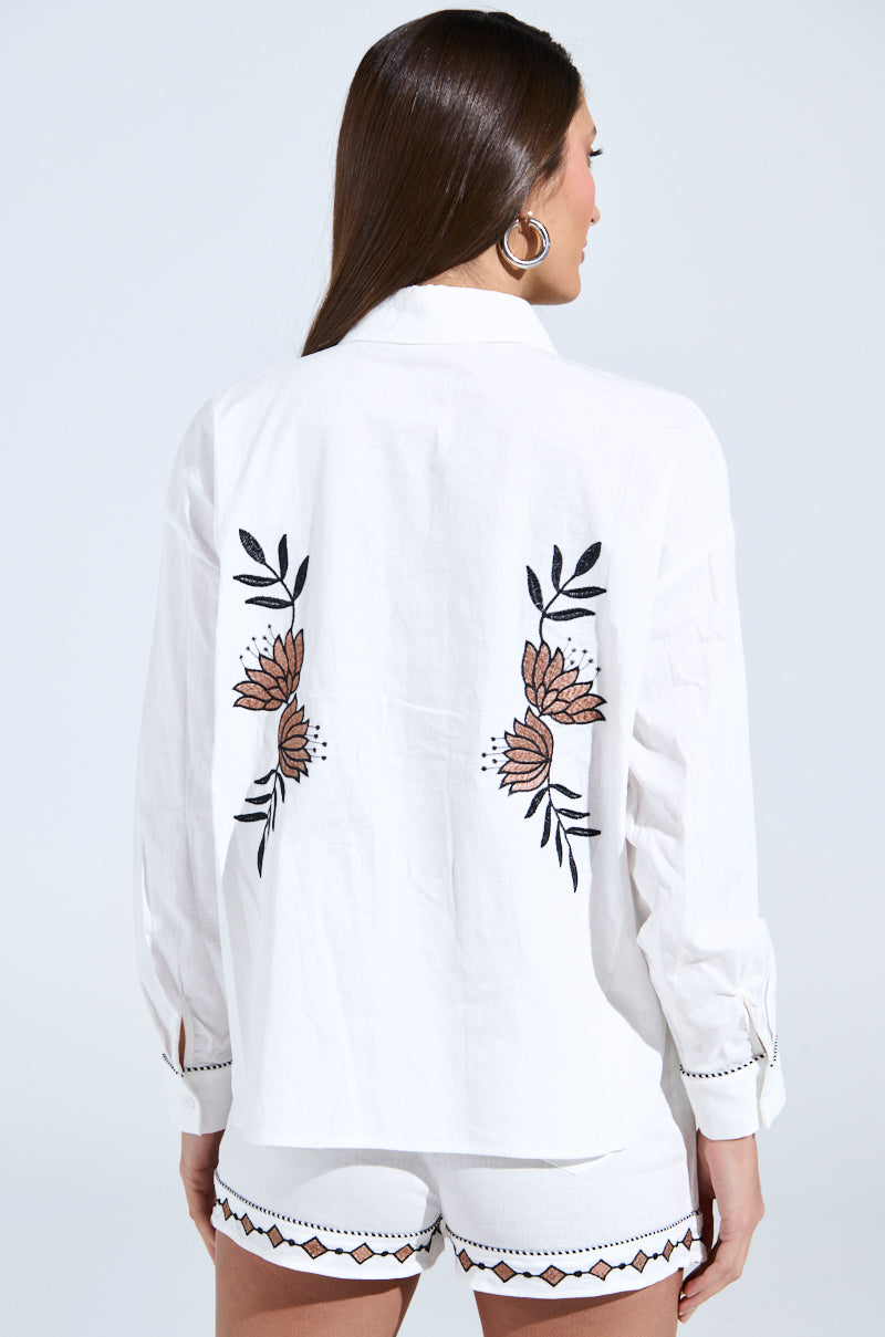 EMBROIDERED FLOWER LINEN BUTTON UP