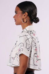 TOO MANY FACES BUTTON DOWN TOP