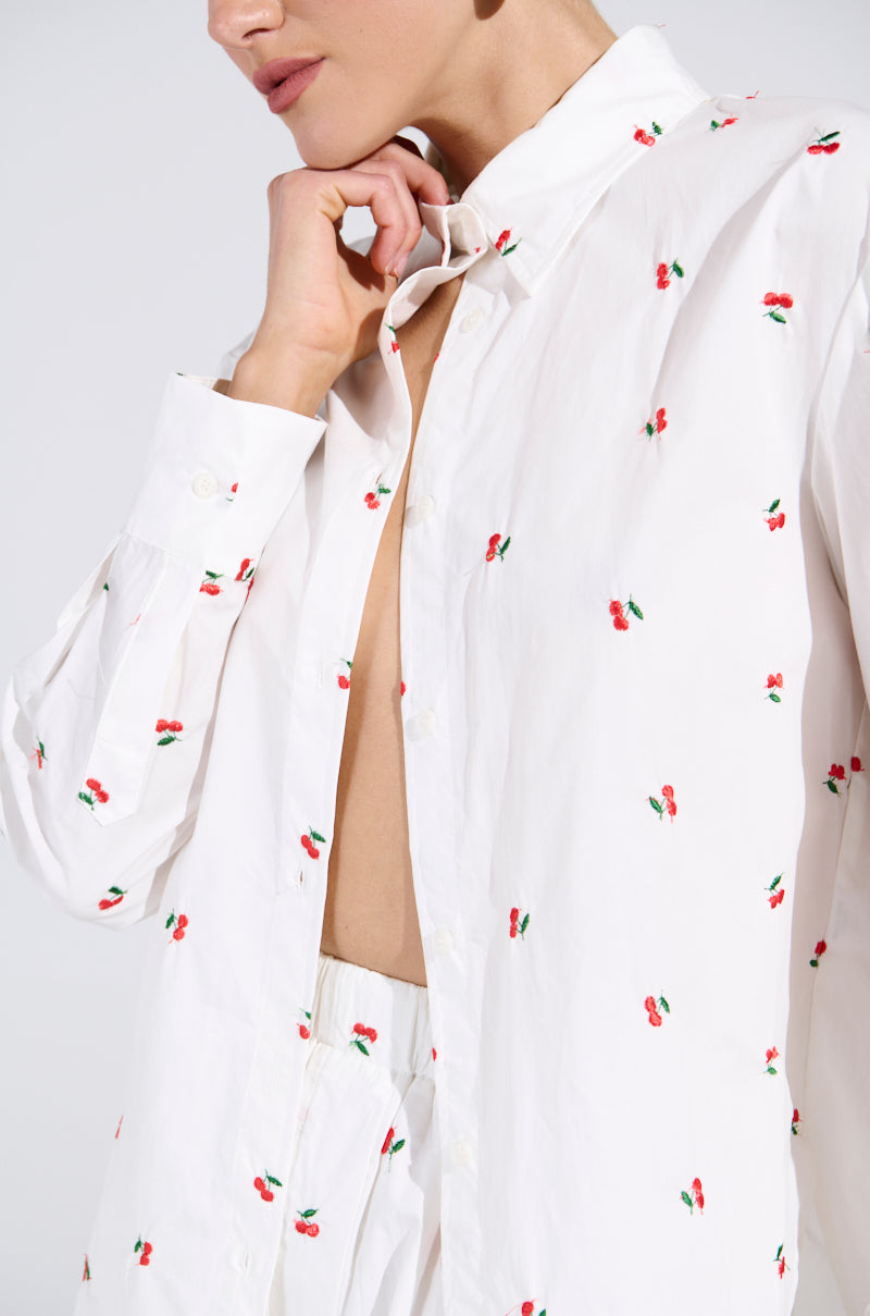 FLOWER WOMAN BUTTON DOWN TOP