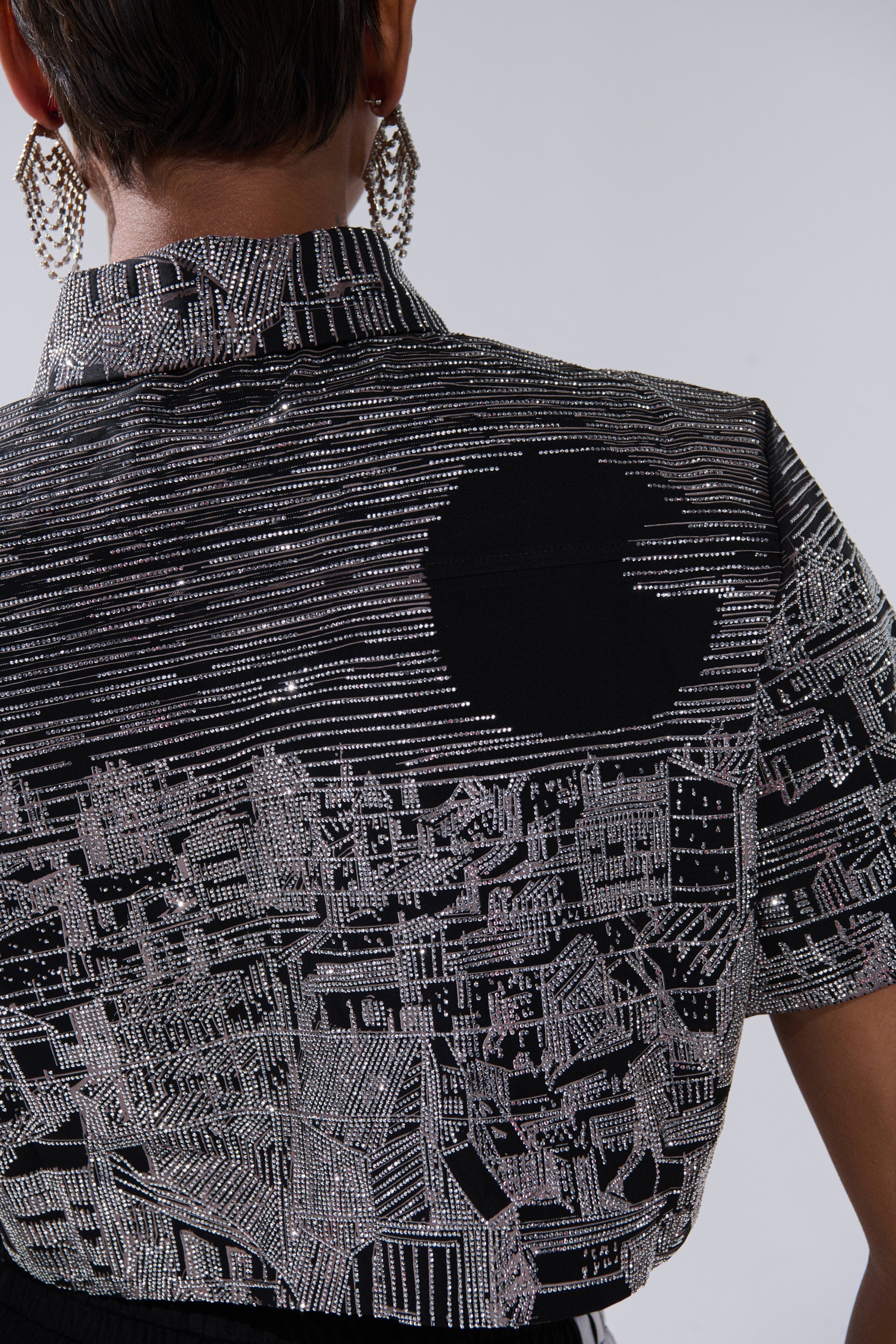 ALL AROUND THE WORLD BUTTON DOWN TOP IN BLACK