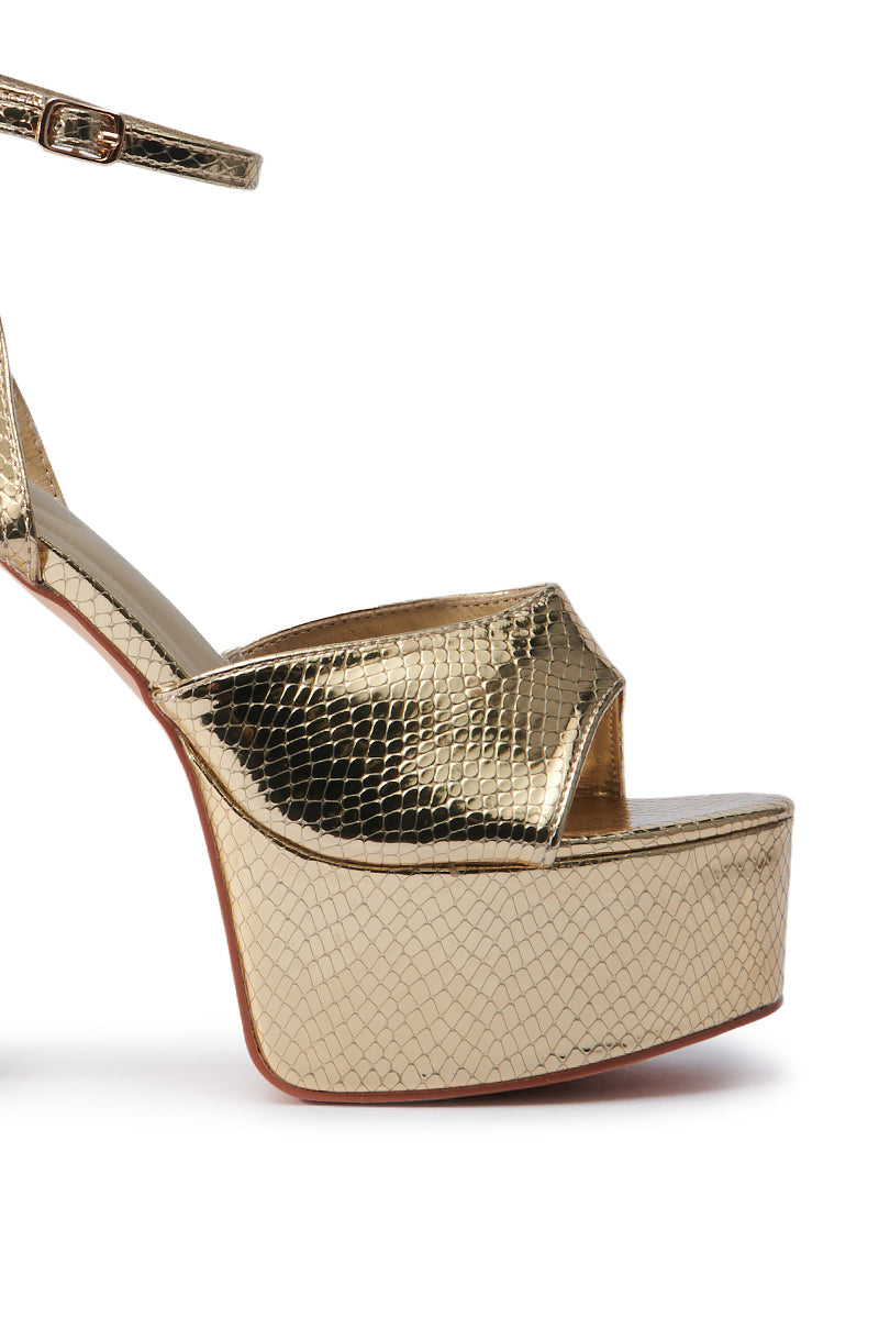 AZALEA WANG TAMASKA GOLD CHUNKY SANDAL