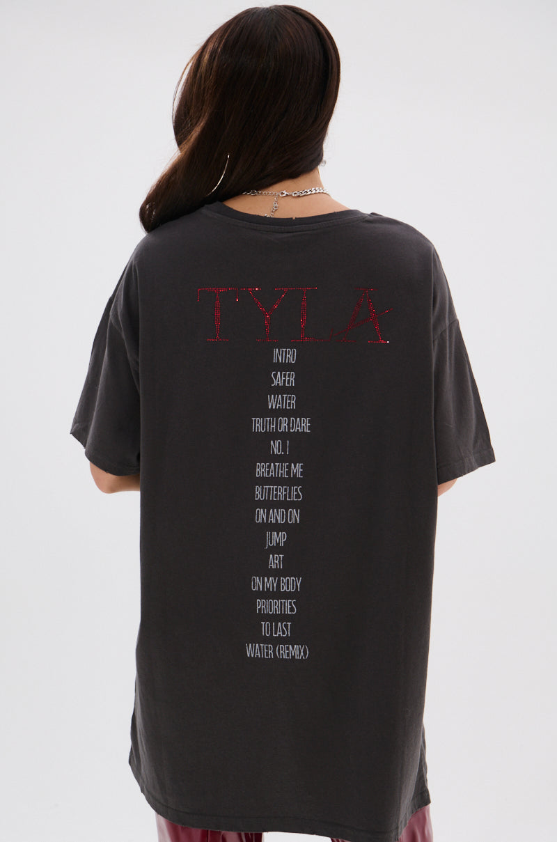 TYLA GRAPHIC T-SHIRT DRESS WITH DISTRESSING