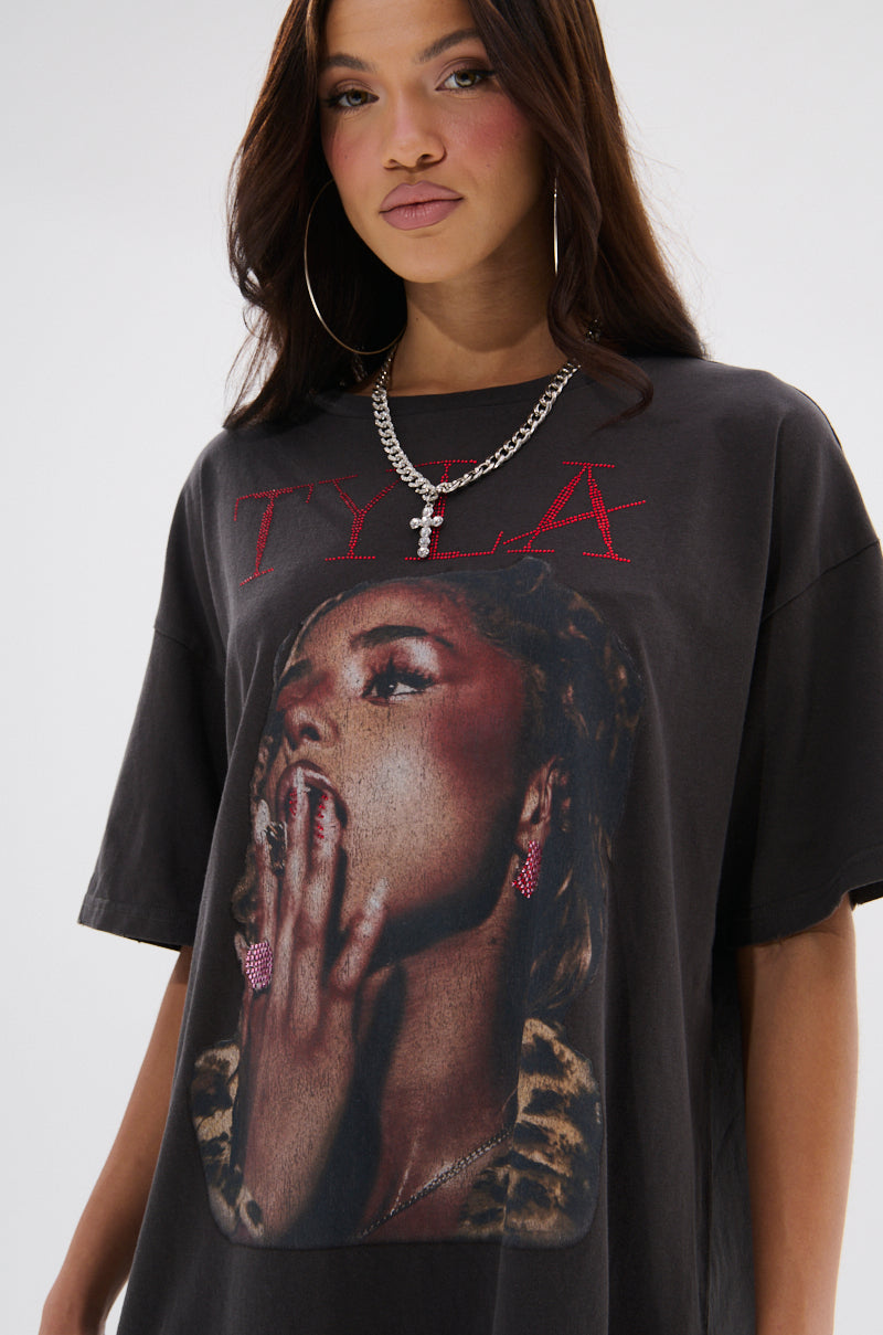 TYLA GRAPHIC T-SHIRT DRESS WITH DISTRESSING