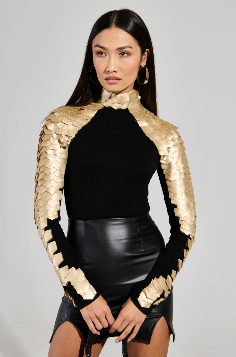 NASTASIA 2 SCALE TOP IN GOLD