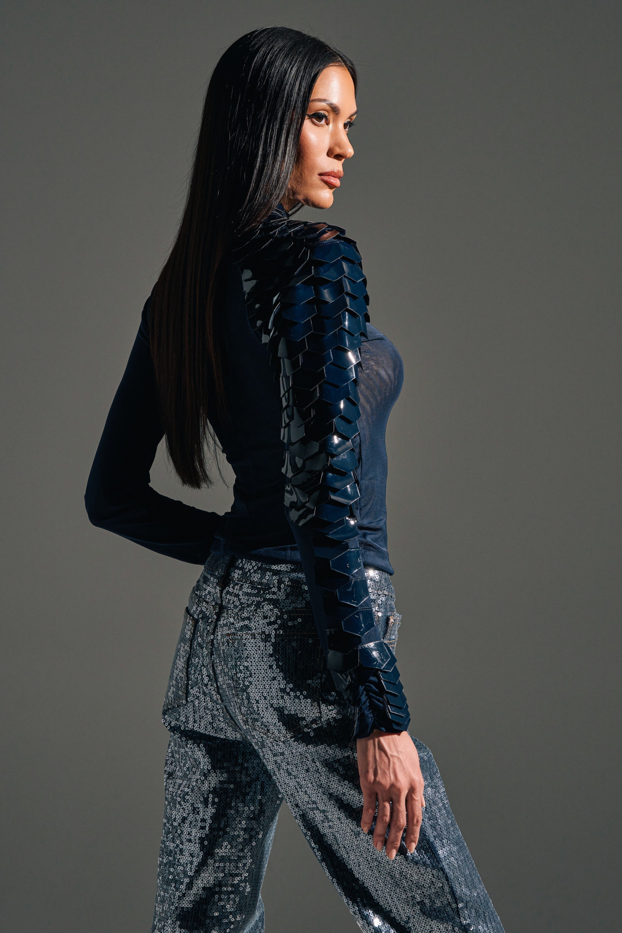 VELMA VINYL SINGLE SLEEVE SCALE TOP IN NAVY