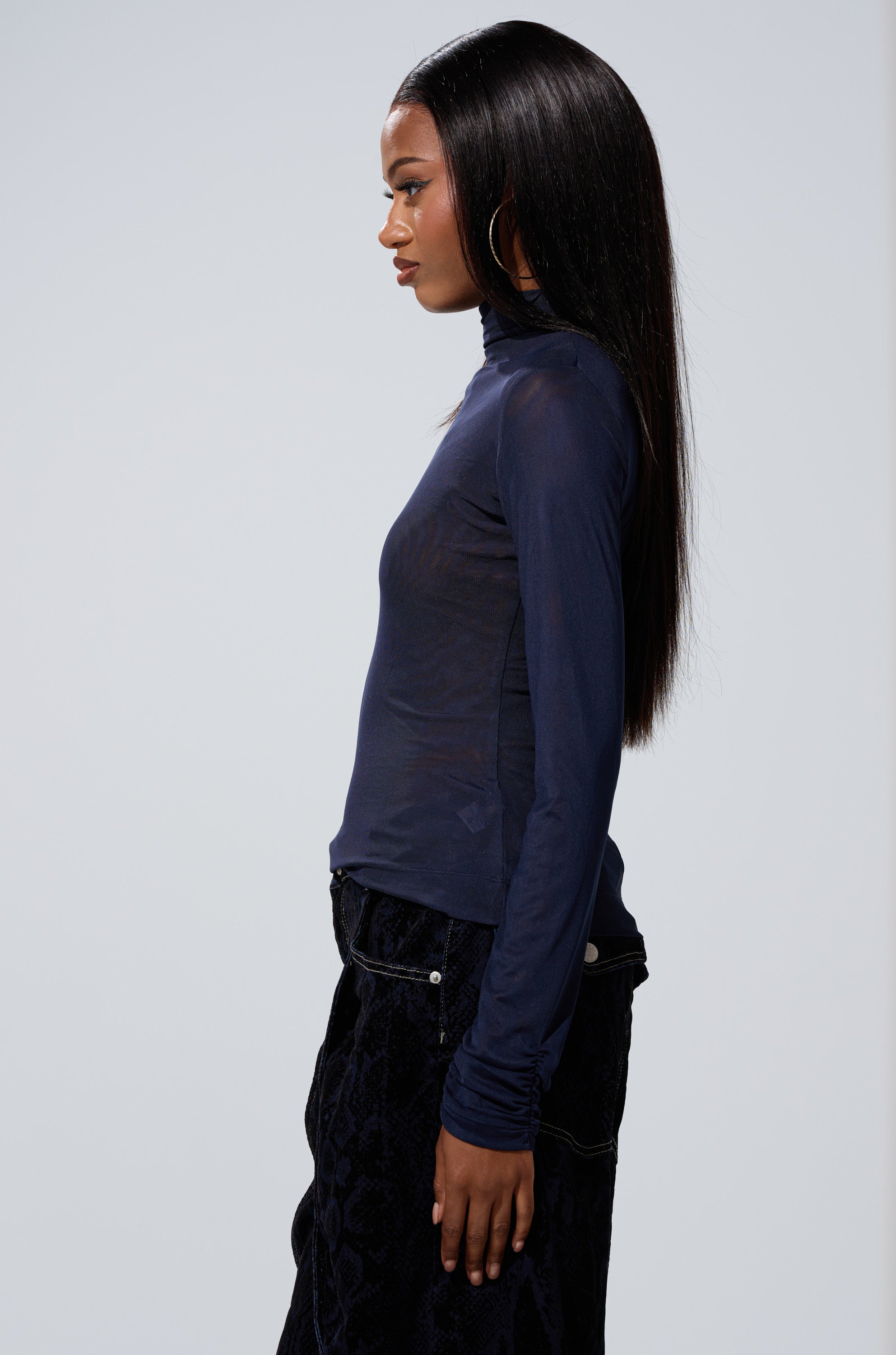 VELMA VINYL SINGLE SLEEVE SCALE TOP IN NAVY