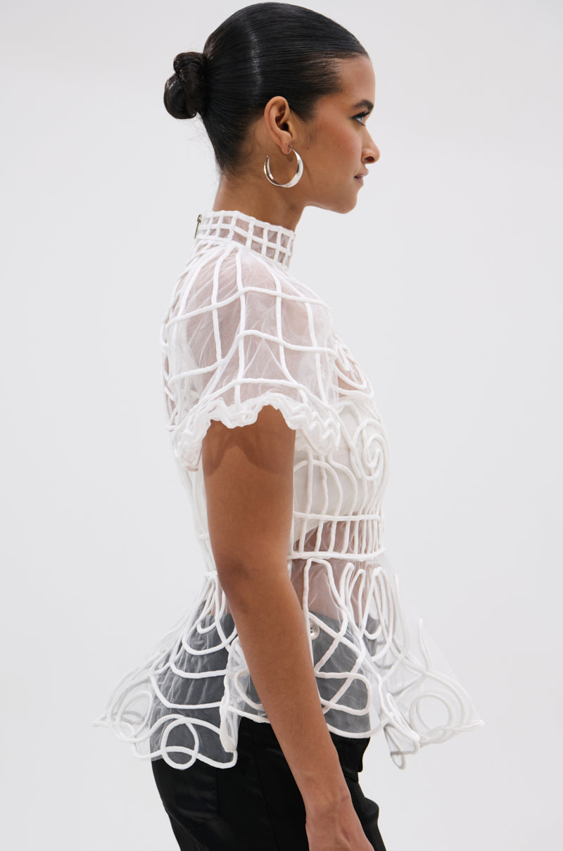 DOLL FACE SHORT SLEEVE STRUCTURED BLOUSE