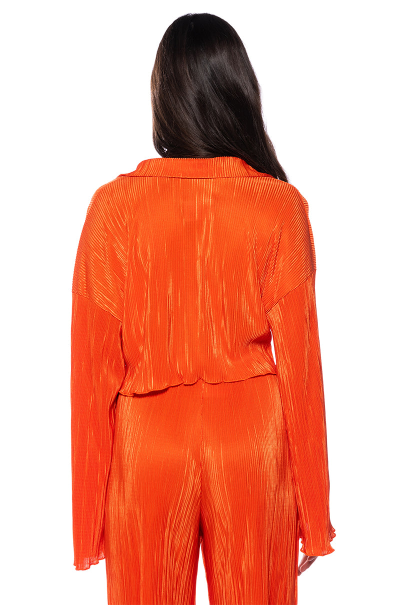 ADVENTURE TO MY WORLD CROPPED BUTTON DOWN