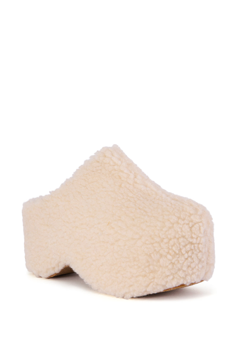 AZALEA WANG DOLORITA CREAM SHERPA CLOG