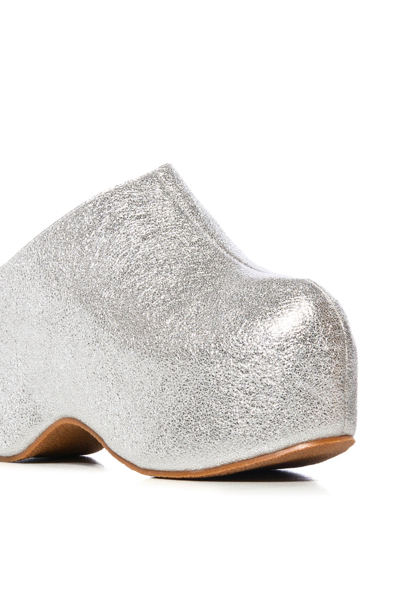 AZALEA WANG LIZZY SILVER CLOG