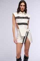 QUINN PIN DETAIL SLEEVELESS TRIANGLE BUTTON DOWN SHIRT