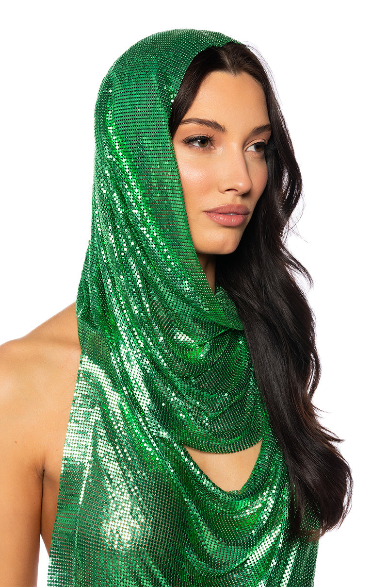 SUNNA METAL CHAIN TOP WITH A HOOD