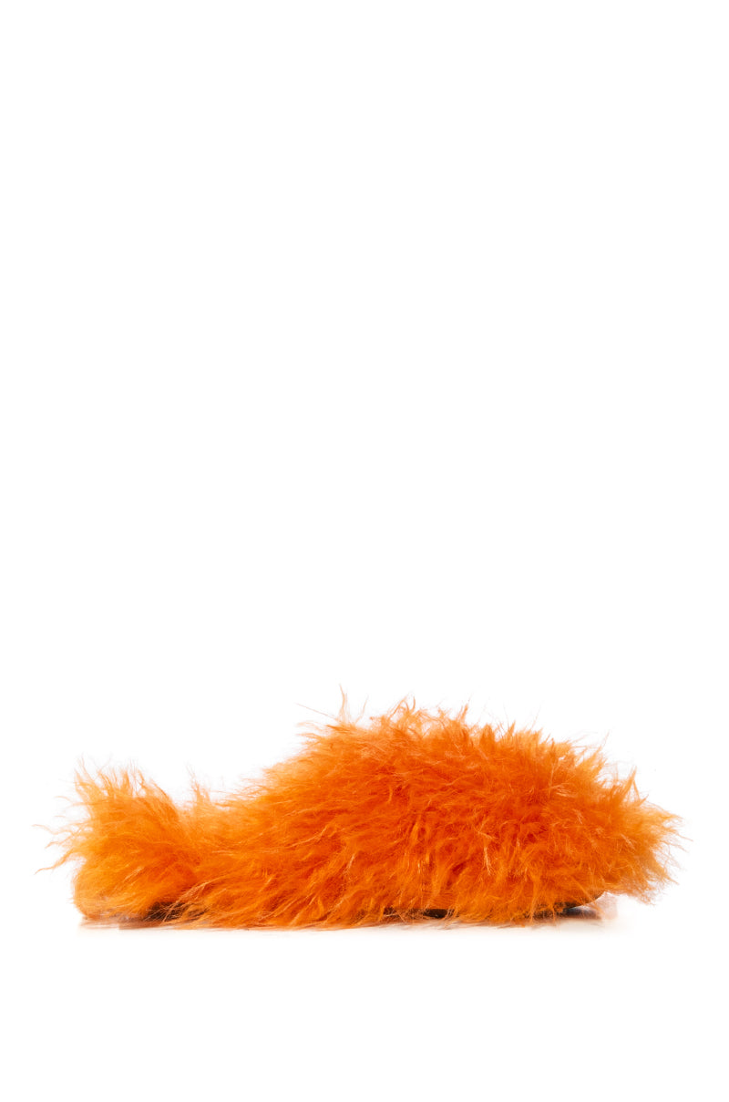 FURRY FUR SLIPPERS IN ORANGE